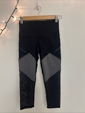 IVIVA Black leggings with zipper pocket